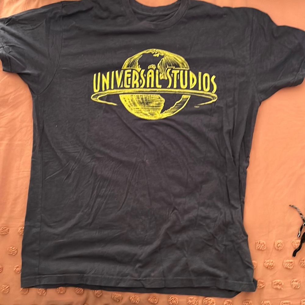 XL universal studios tshirt